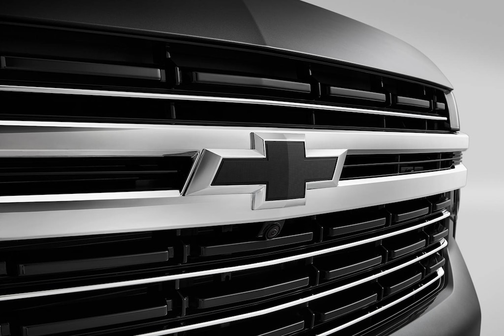 Emblema en color negro para Chevrolet Suburban 2024