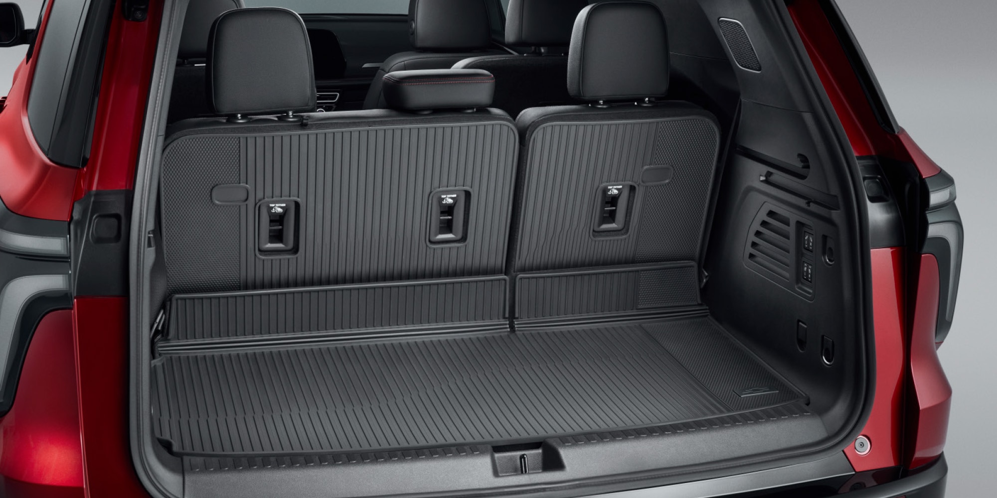 Nueva Traverse 2026, tapete de vinil rígido con cubierta extendida en negro